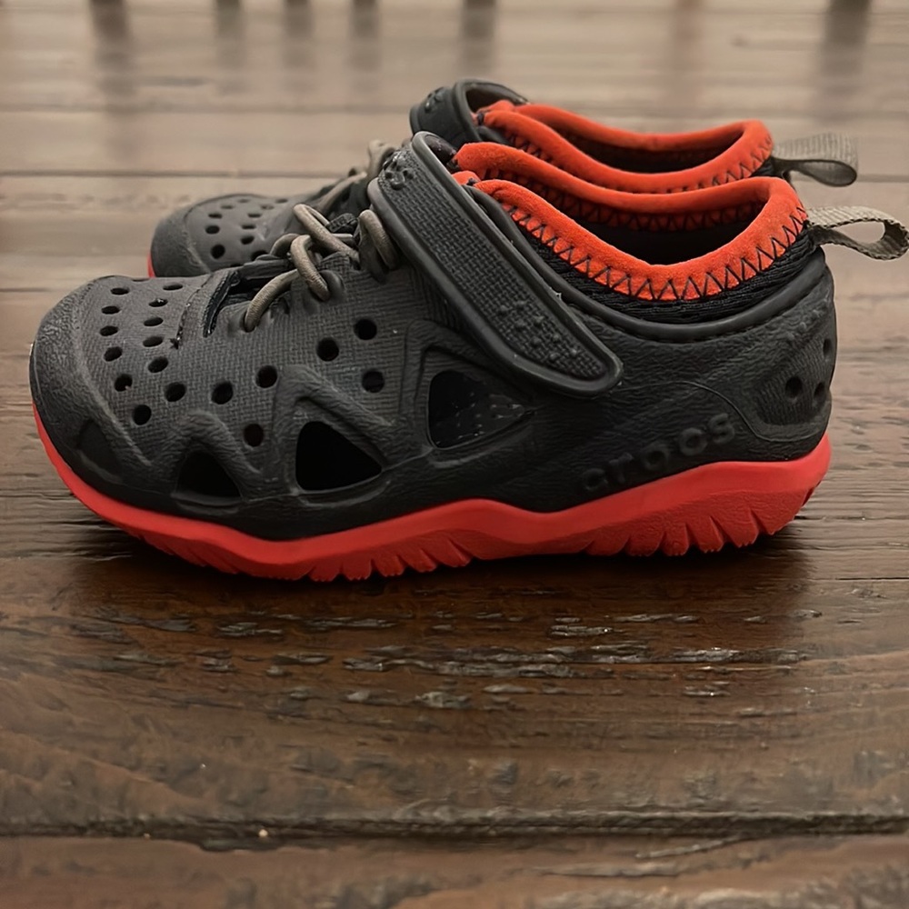 Toddler Crocs - Picture 3 of 4